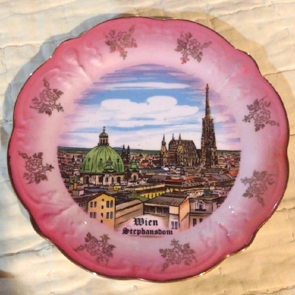 Pink Decorative Plate with Viena Scene